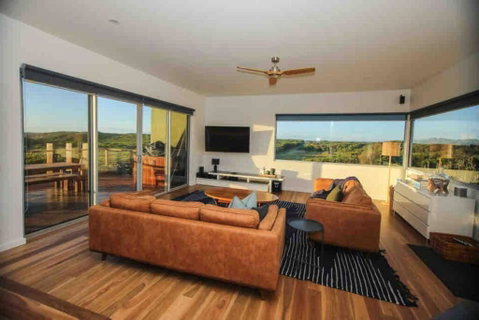 Martyrs Lookout - Luxury Accommodation - Sydneys Hotel 2
