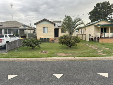 Massive 3 Bedroom Home With Backyard - Sydneys Hotel 3