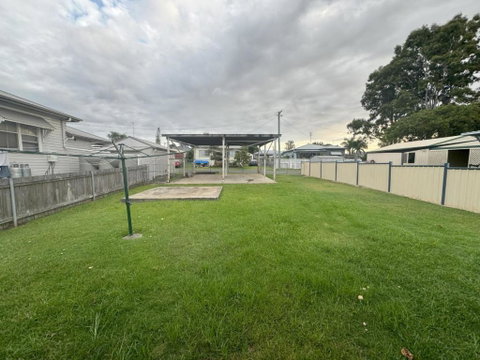 Massive 3 Bedroom Home With Backyard - Sydneys Hotel 2