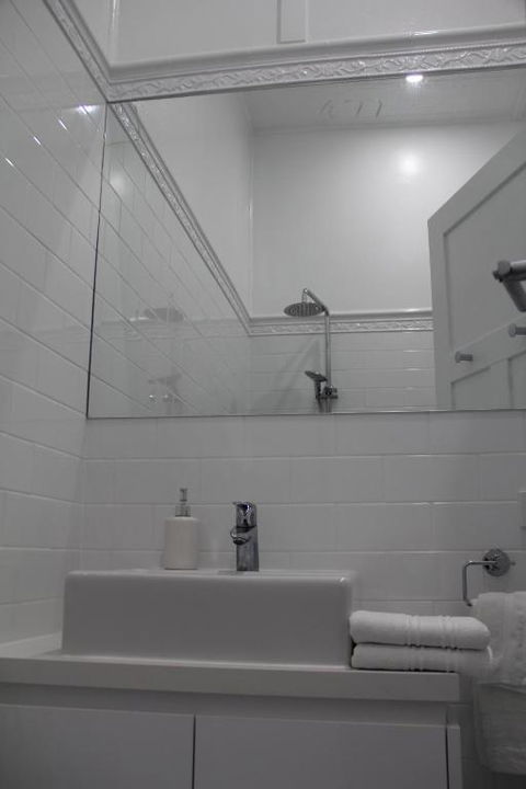 Mentor Chambers Apartment Bed & Breakfast - Sydneys Hotel 3