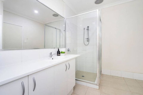 Modern Midland Retreat 2br 1 Bth - Sydneys Hotel 2