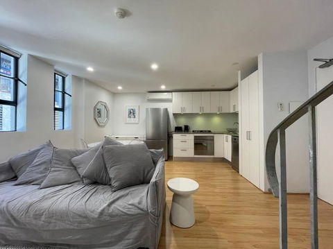 Modern 2 Bedroom Warehouse Conversion - Sydneys Hotel 0