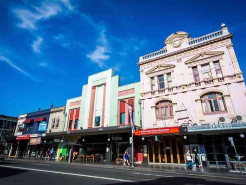 Modern 2 Bedroom Warehouse Conversion - Sydneys Hotel 1