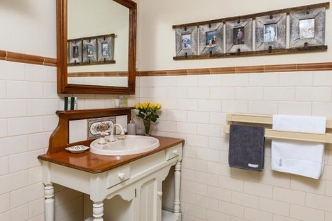 Miriams Cottage - Sydneys Hotel 3
