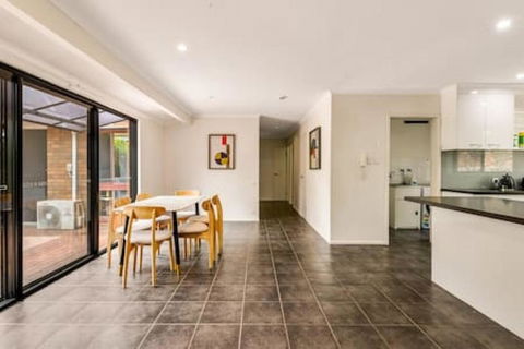 Modern Comfort Retreat 4Bed Cozy Haven W Pool - Sydneys Hotel 0