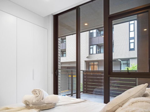Modern Split Level 2Bed With Pool - Sydneys Hotel 1