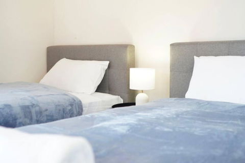 Modern Two Bed Apt In The Centre Of Erskenville - Sydneys Hotel 3