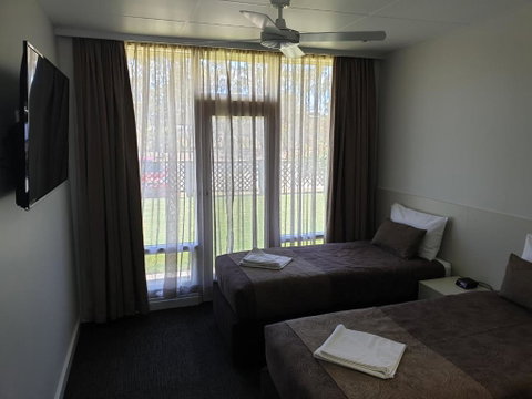 Naracoorte Hotel Motel - Sydneys Hotel 3