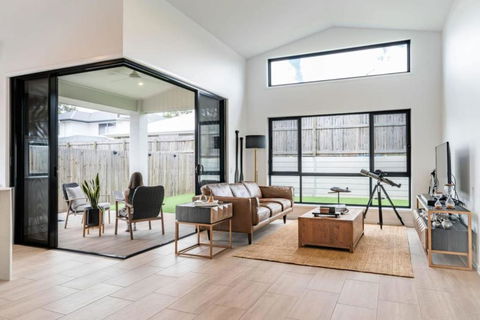New Designer Built Boutique Holiday Home Heathwood - Sydneys Hotel 1