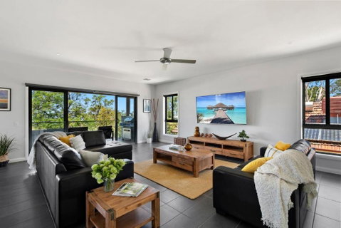 NEW - Sunrise Waters Holiday House - Sydneys Hotel 2