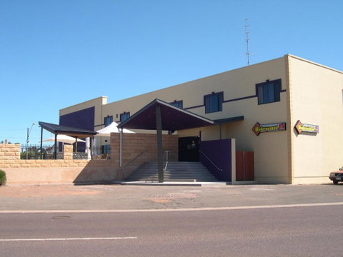 New Whyalla Hotel - Sydneys Hotel 0
