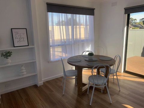 Nth Central 4BR Reno W WiFi - Sydneys Hotel 2