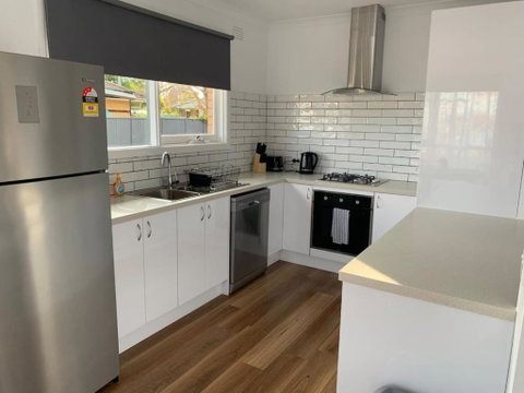 Nth Central 4BR Reno W WiFi - Sydneys Hotel 3