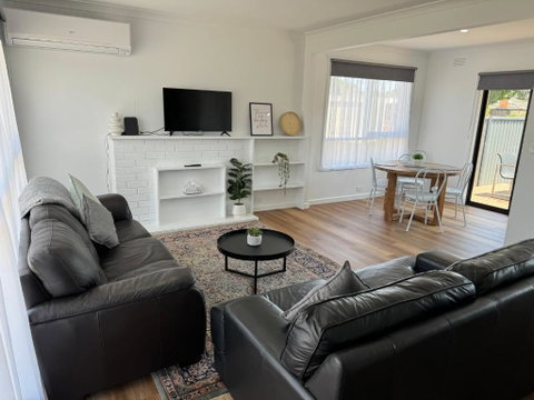 Nth Central 4BR Reno W WiFi - Sydneys Hotel 0