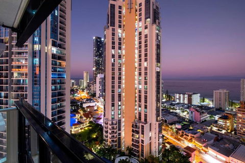 OCEAN VIEW APARTMENTS - Circle On Cavill - Self Contained & Privately Managed - Sydneys Hotel 1
