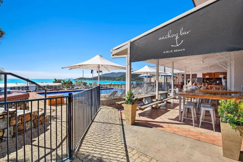 OCEAN VIEWS 10 - Sydneys Hotel 2