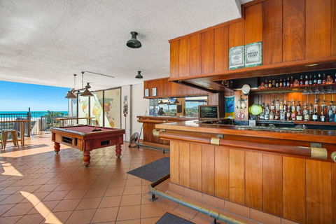 OCEAN VIEWS 10 - Sydneys Hotel 1