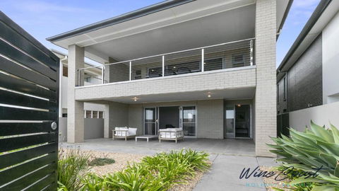 Oceanview Escape By Wine Coast Holidays - Sydneys Hotel 2