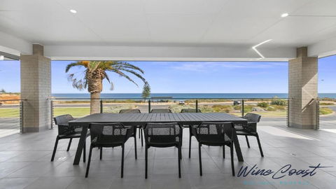 Oceanview Escape By Wine Coast Holidays - Sydneys Hotel 3