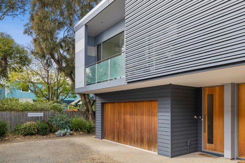 OG- By The Sea, 400m To Beach - Sydneys Hotel 0