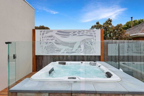 OG Spa Retreat- 3 Bedroom, Spa, Central, Aircon - Sydneys Hotel 0