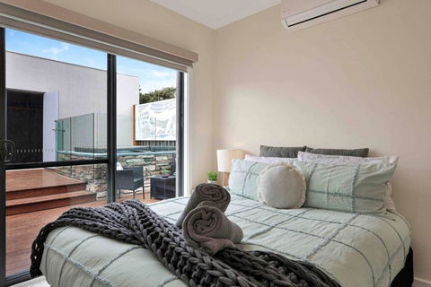 OG Spa Retreat- 3 Bedroom, Spa, Central, Aircon - Sydneys Hotel 1