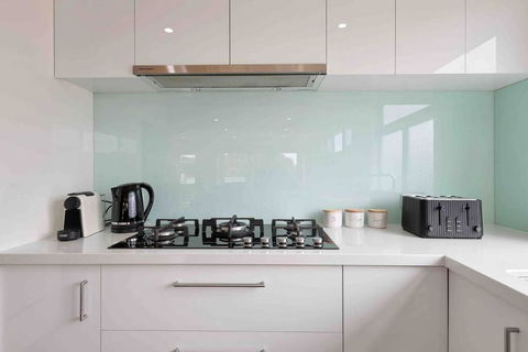 OG Spa Retreat- 3 Bedroom, Spa, Central, Aircon - Sydneys Hotel 2