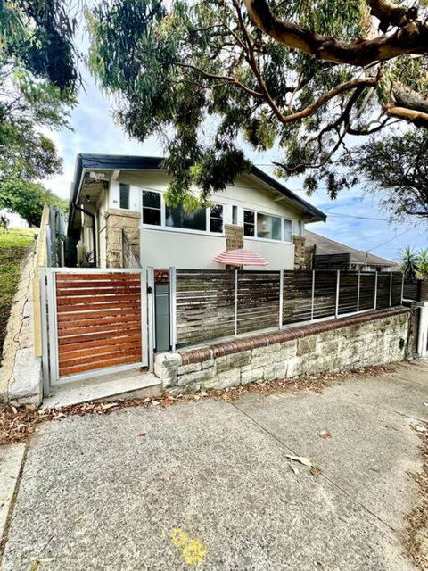 One Bed Apartment - Coogee Beach - Sydneys Hotel 0