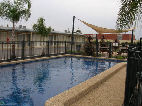 Overlander Hotel Motel - Sydneys Hotel 0