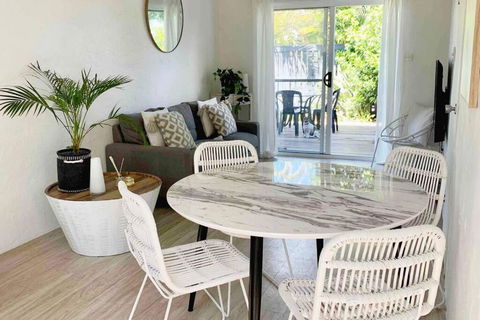 PA1,Great Holiday In Sunshine Beach With Your Pets - Sydneys Hotel 0