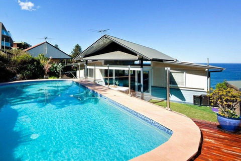 Pacific Sunrise - Beach Views - Sydneys Hotel 0