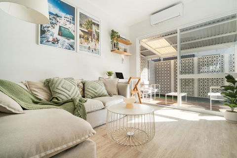 PALMA - Couples Beach Shack! - Sydneys Hotel 0