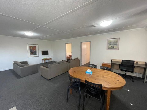 Parkside Inn Motel - Sydneys Hotel 3