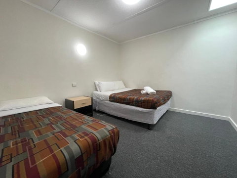 Parkside Inn Motel - Sydneys Hotel 1