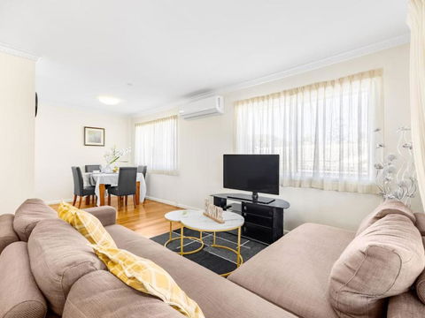 Peaceful 3BR Comfy Unit Sunnybank Near Everything - Sydneys Hotel 2