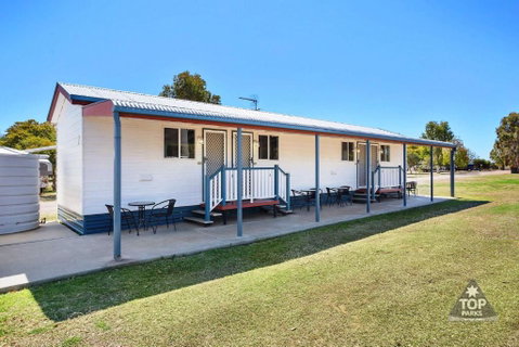 Pelican Rest Tourist Park - Sydneys Hotel 1