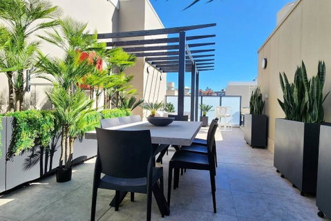 Penthouse With Private Terrace, Parking + 2 Pools - Sydneys Hotel 1
