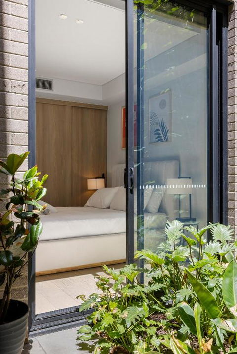 Perfect Vacation Home W Terrace & Private Garage - Sydneys Hotel 2