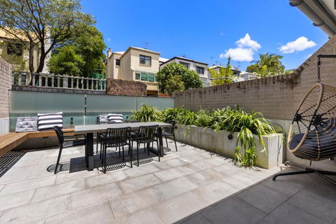 Perfect Vacation Home W Terrace & Private Garage - Sydneys Hotel 1