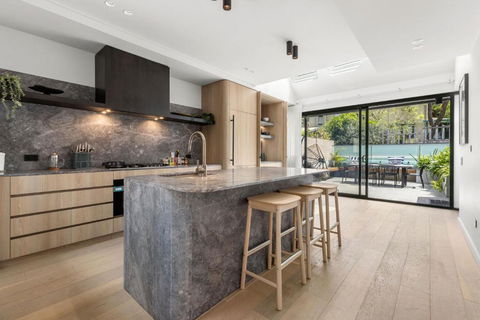 Perfect Vacation Home W Terrace & Private Garage - Sydneys Hotel 0