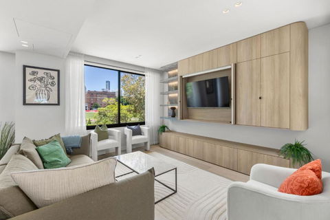 Perfect Vacation Home W Terrace & Private Garage - Sydneys Hotel 3