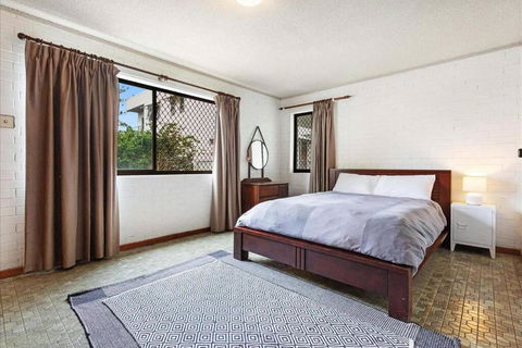 PET FRIENDLY & Super Central Retro Beach Pad! - Sydneys Hotel 0