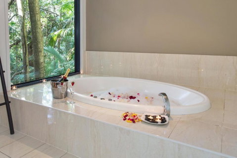 Pethers Rainforest Retreat - Sydneys Hotel 2