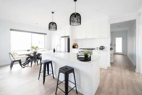 PIPER Modern Home Walk To Beach Shops Parks - Sydneys Hotel 0