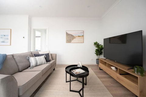 PIPER Modern Home Walk To Beach Shops Parks - Sydneys Hotel 1