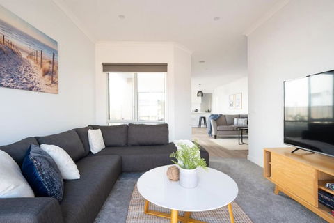 PIPER Modern Home Walk To Beach Shops Parks - Sydneys Hotel 2