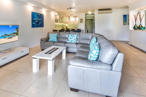POINCIANA 101 HAMILTON ISLAND CENTRALLY LOCATED 3 BEDROOM, Plus BUGGY!! - Sydneys Hotel 3