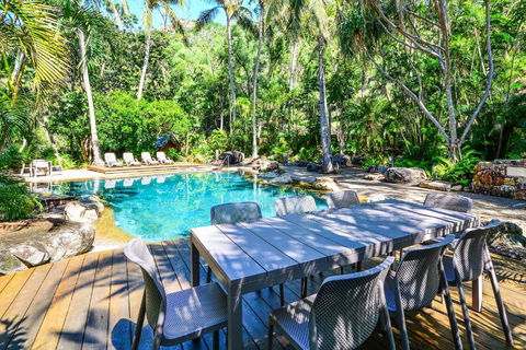POINCIANA 101 HAMILTON ISLAND CENTRALLY LOCATED 3 BEDROOM, Plus BUGGY!! - Sydneys Hotel 1