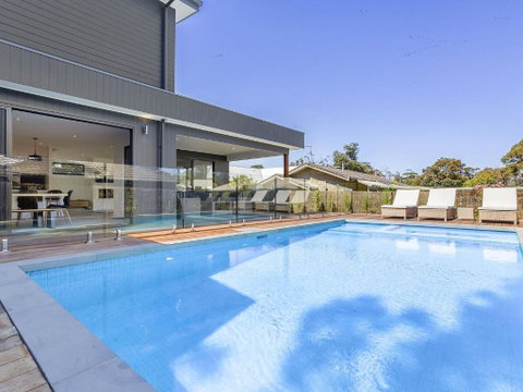 Pool And Spa - 300m Walk To Beach - Sydneys Hotel 0