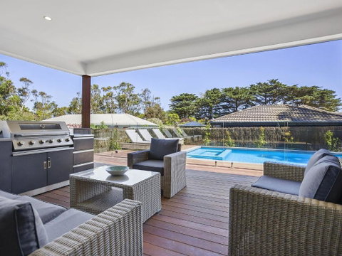 Pool And Spa - 300m Walk To Beach - Sydneys Hotel 1